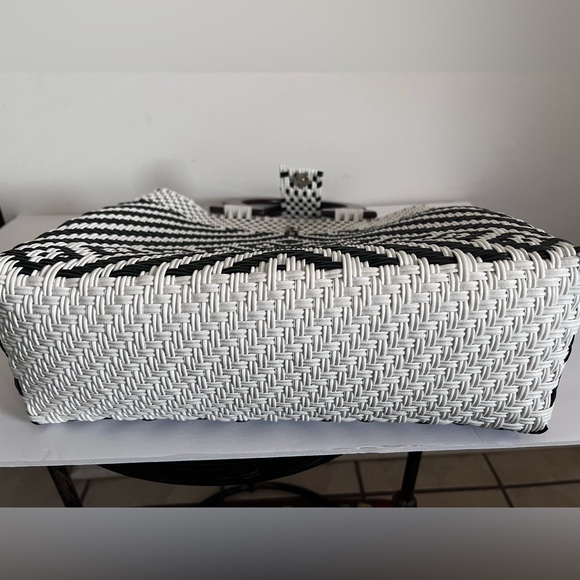 NWOT Guatemalan Handwoven Tote Bag Beach Large Black and white - Picture 8 of 13